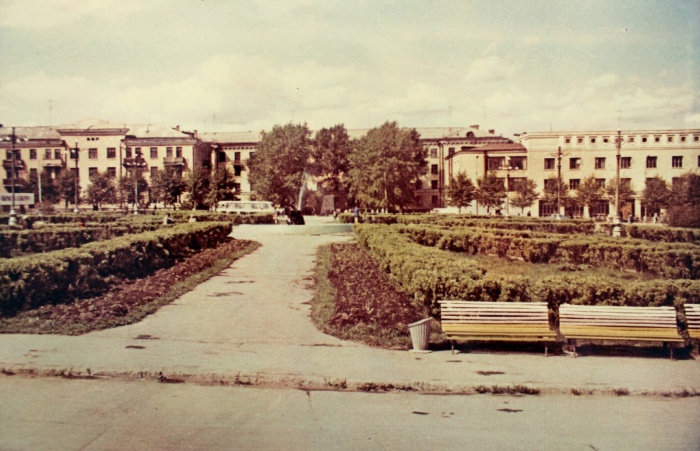 Площадь у ДК им. 1 Мая, 1980-е
