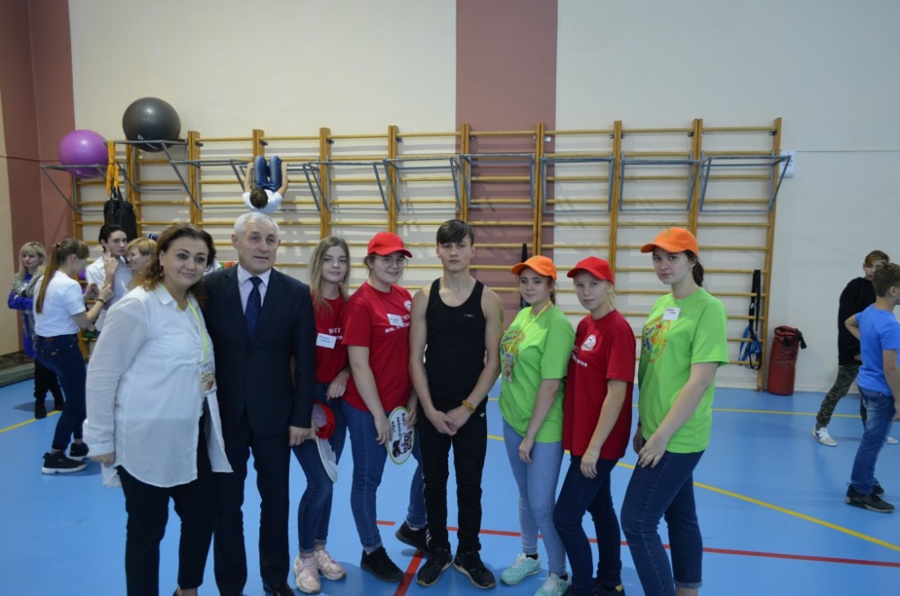 Познакомьтесь это МЫ 279