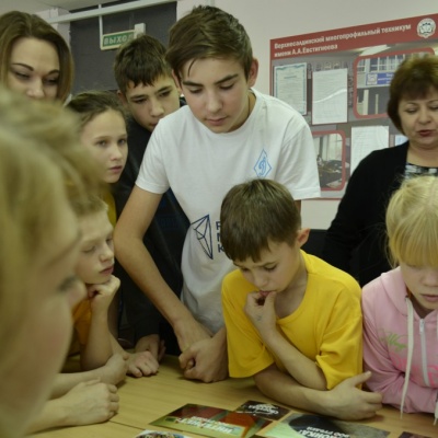 Познакомьтесь это МЫ 215