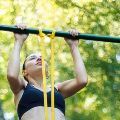 Как девушке научиться подтягиваться с нуля?